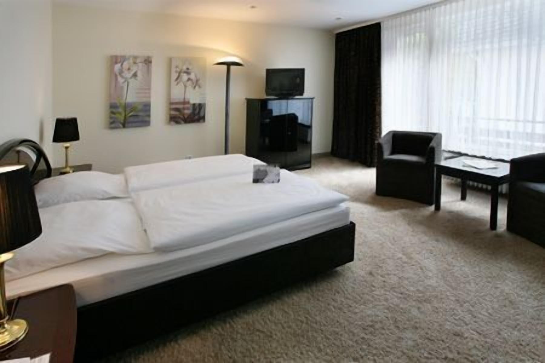 Hotel & Spa Waldecker Hof Виллинген Экстерьер фото